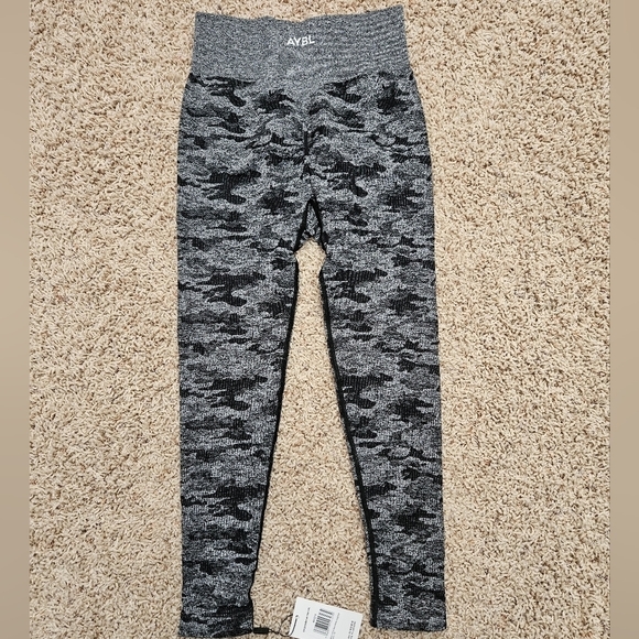 NWT AYBL Evolve Camo Seamless Leggings - medium - Picture 6 of 13